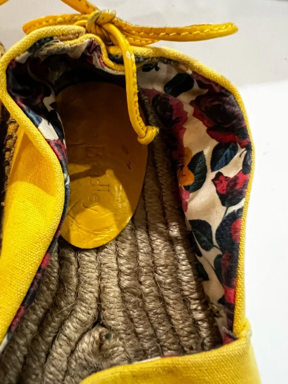 Vera Bradley Yellow Espadrille Flats Lace Back Rope Sole Floral Lining Women’s 6